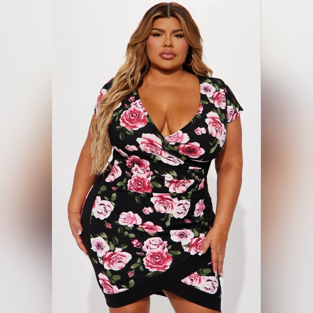 NWT 3X Ruched Floral Tulip Hem Dress